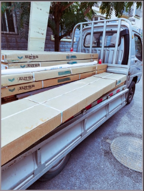 reference image: a silver pickup truck loaded with cardboard boxes